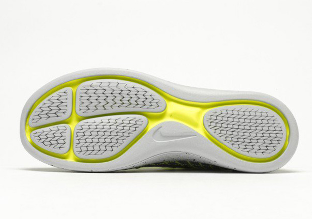 Nike Lunar Epic Flyknit Shield Volt Metallic Silver 05