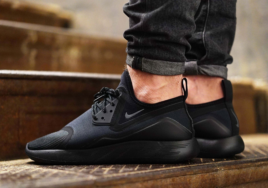 Nike Lunarcharge Triple Black 2