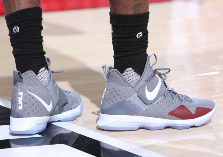 LeBron Debuts New Nike LeBron 14 PE Against Portland Trailblazers