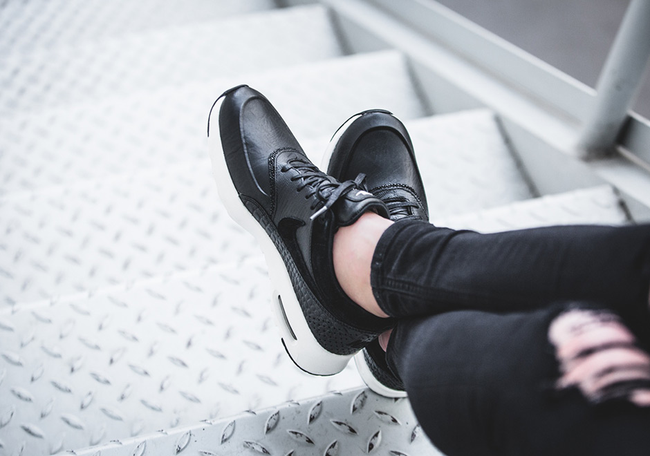 Nike Wmns Lx Black Croc 4