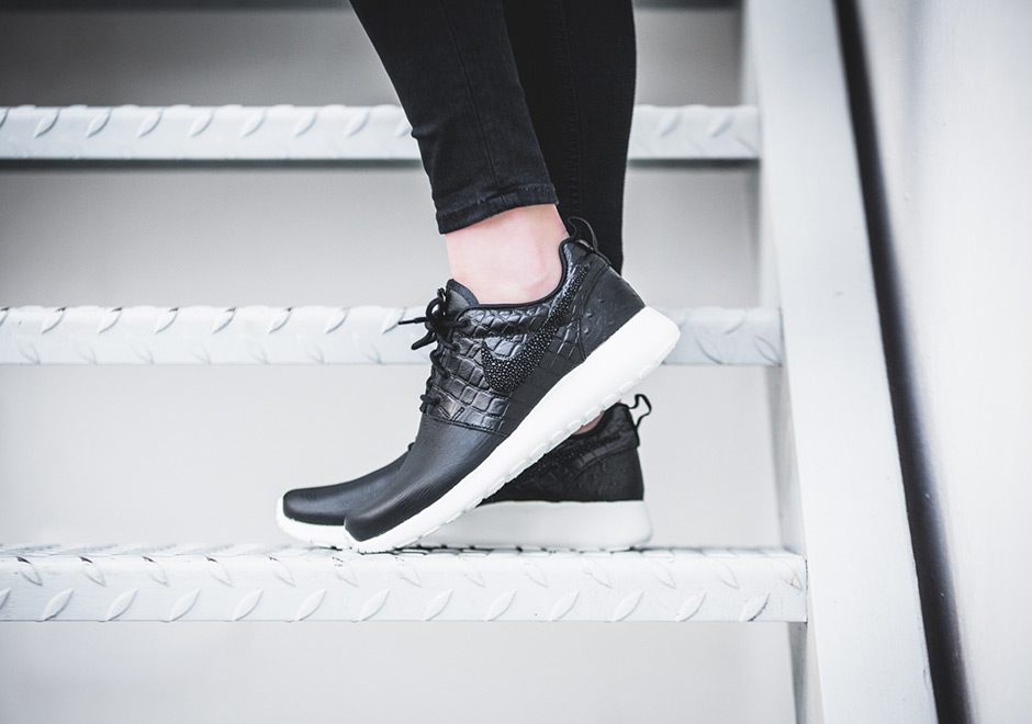 Nike Wmns Lx Black Croc 7