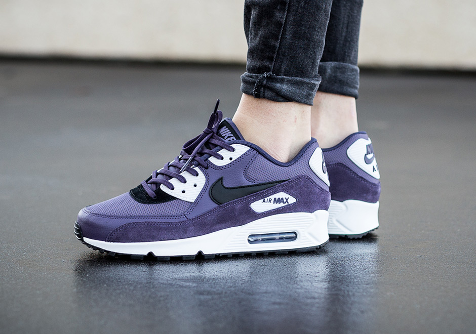 Nike Wmns Air Max 90 Dark Raisin Black White 2