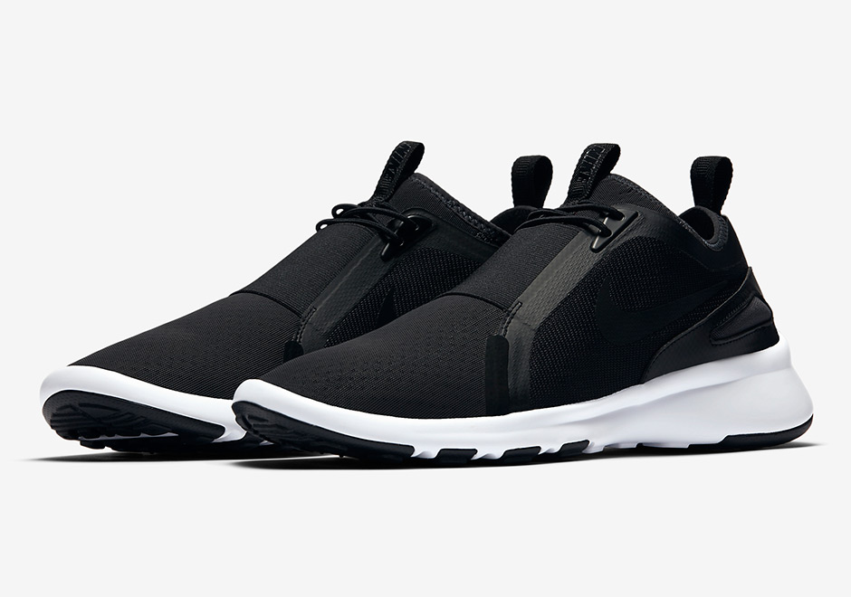 Nike Current Slip On Black White 11