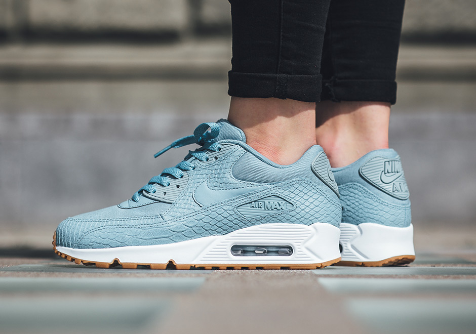 Nike Wmns Air Max 90 Python Skin Texture Mica Blue Cedar 5