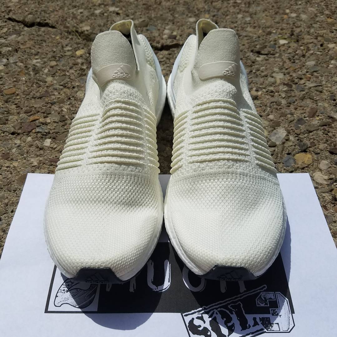 Adidas Ultra Boost Uncaged Laceless 02