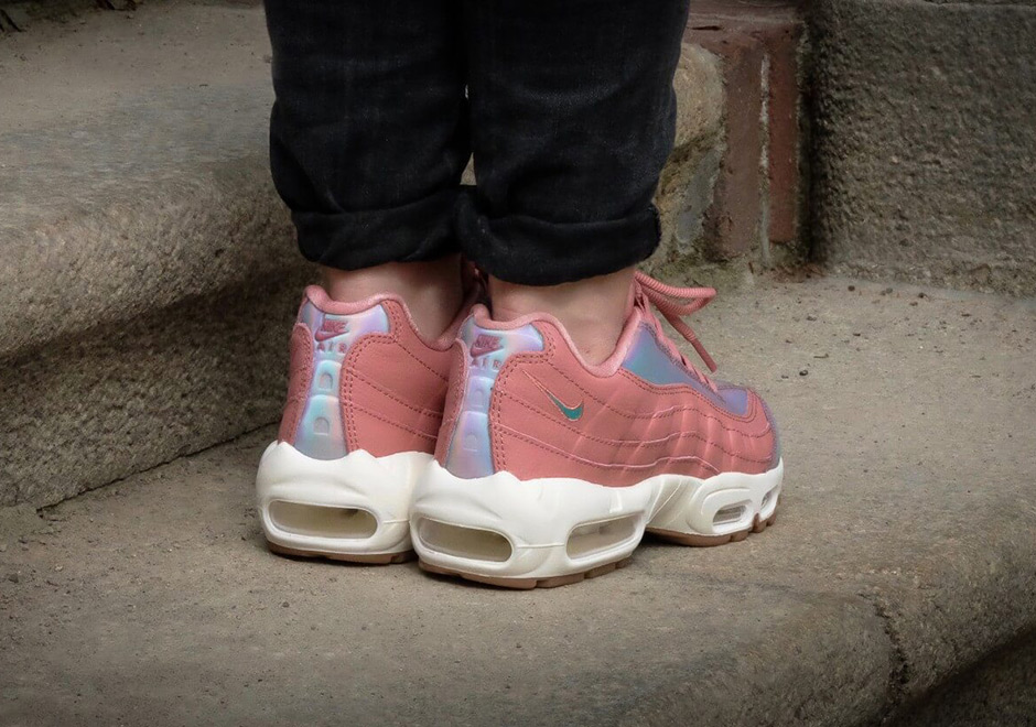 Nike Wmns Air Max 95 Red Stardust Washed Teal Iridescent 3