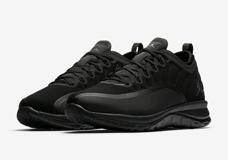 Jordan Trainer Prime “Triple Black”