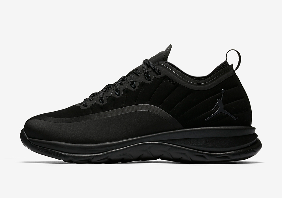 Jordan Trainer Prime Triple Black 02