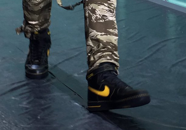 Vlone Nike Air Force 1 High Paris Fashion Show 04