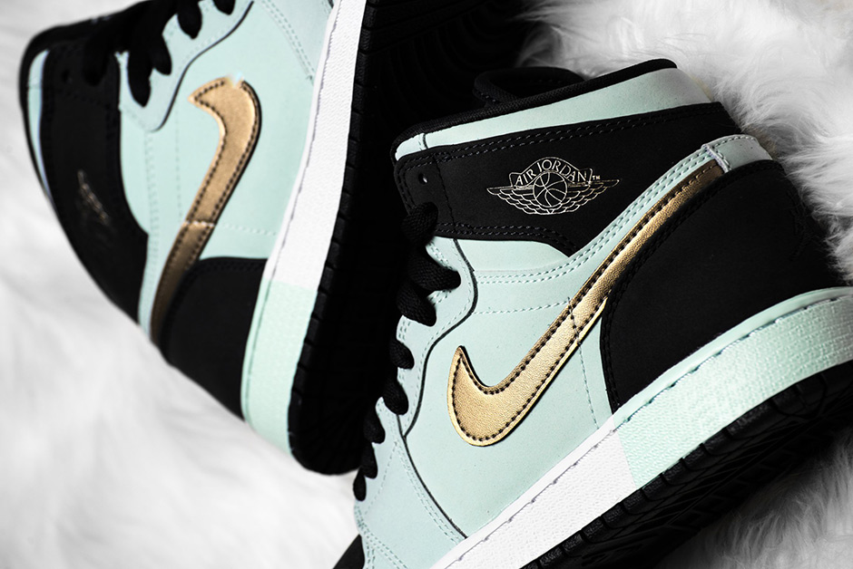 Air Jordan 1 Mint Foam Black Metallic Gold 03