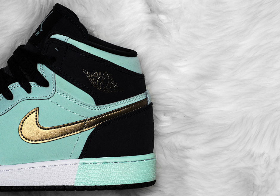 Air Jordan 1 Mint Foam Black Metallic Gold 05