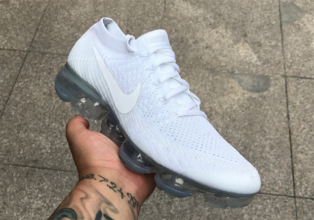 Nike Vapormax Triple White 02