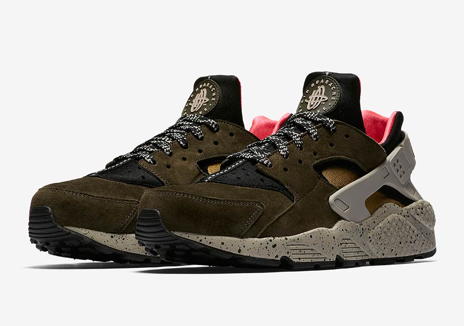 Nike Air Huarache Black Desert Moss Solar Red Pale Grey 1