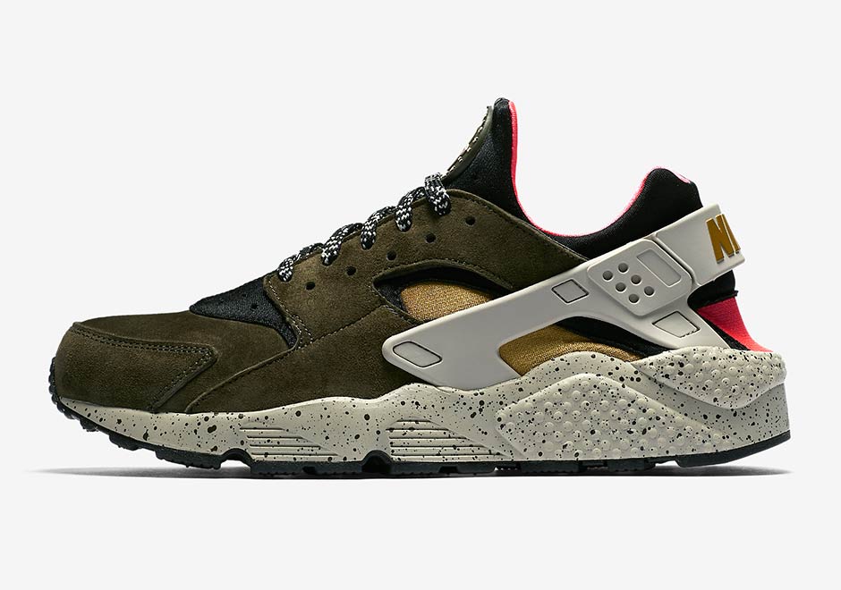 Nike Air Huarache Black Desert Moss Solar Red Pale Grey 2