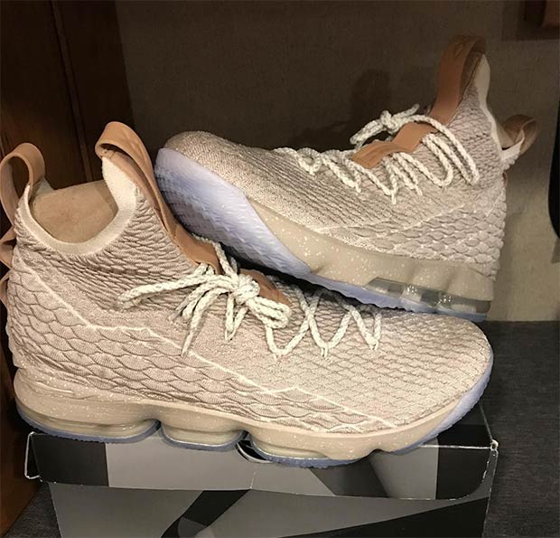 Nike Lebron 15 Ghost