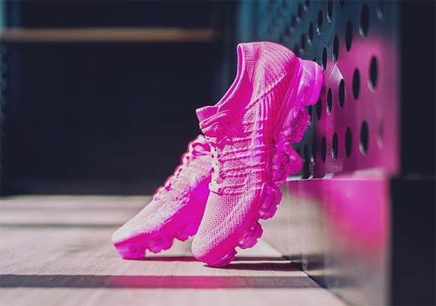 Nike Vapormax Triple Pink 1