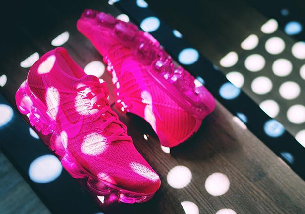 Nike Vapormax Triple Pink 2