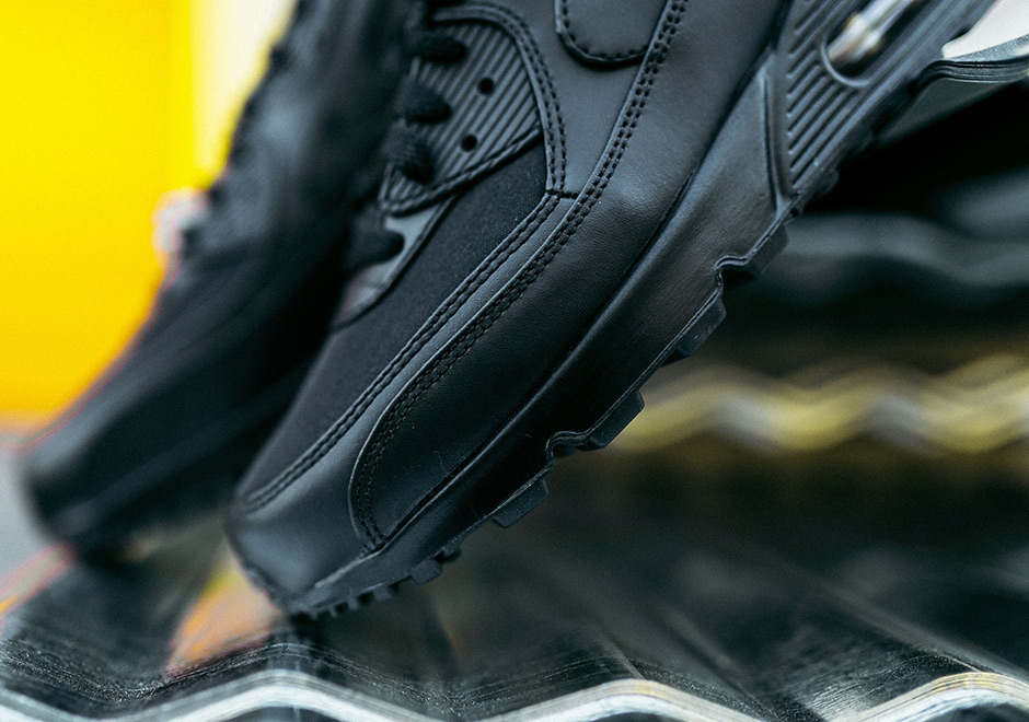 Nike Air Max 90 Black Gold 4