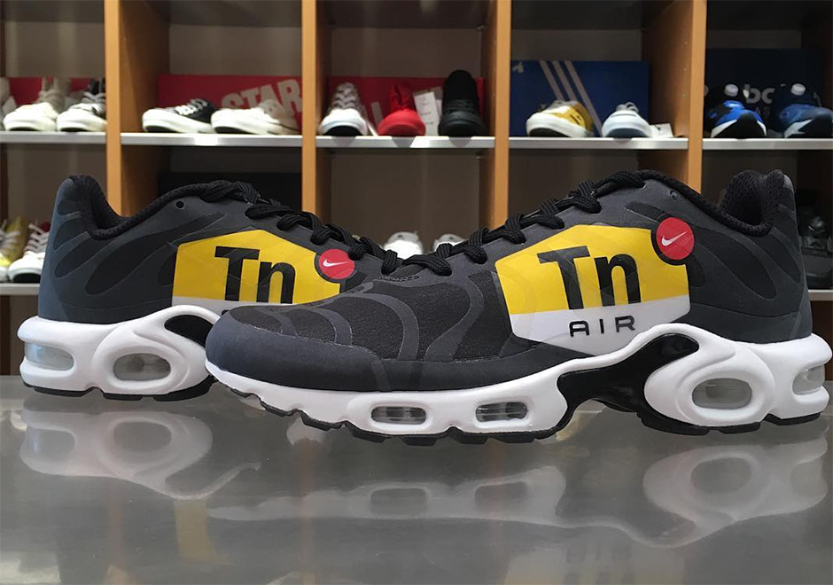 Nike Air Max Plus Big Logo