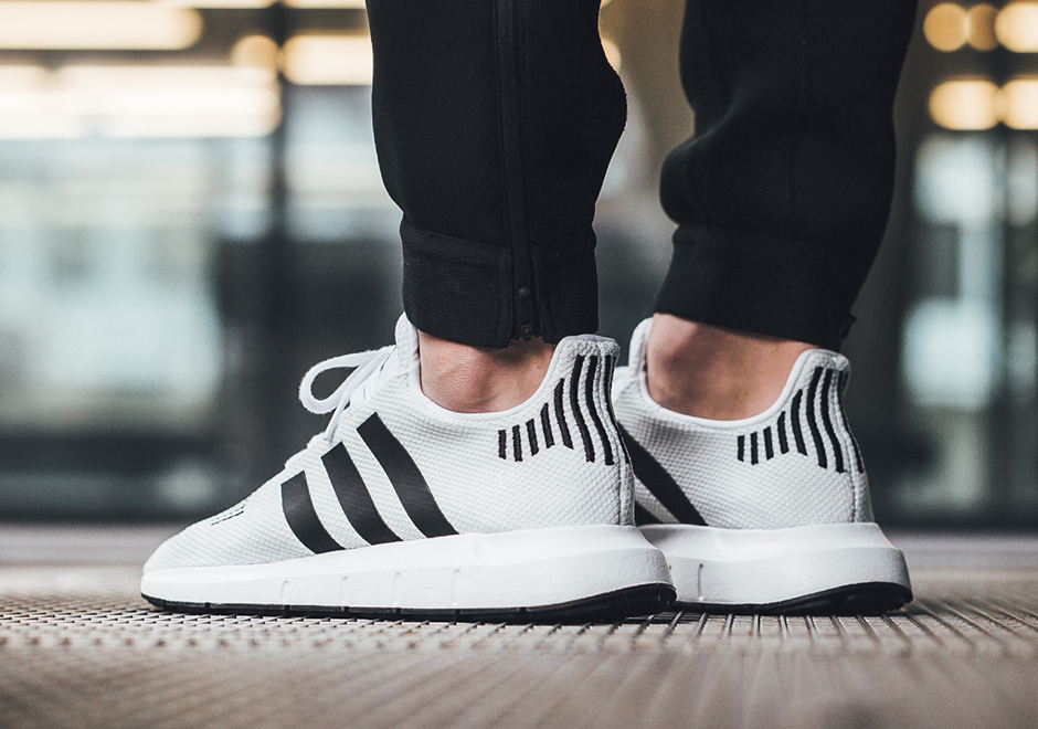 Adidas Swift Run December 2017 White Black