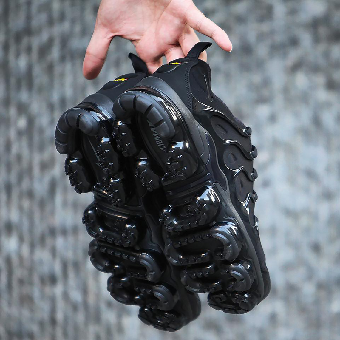 Nike Vapormax Plus Triple Black Detailed Look 2