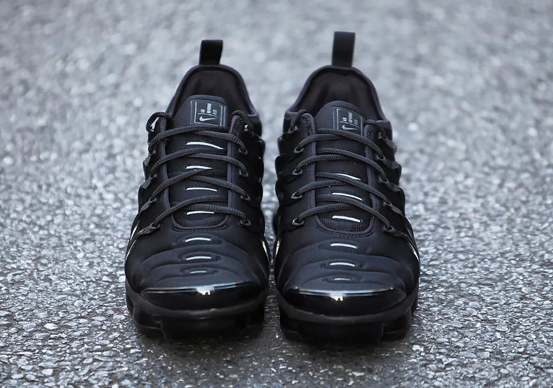 Nike Vapormax Plus Triple Black Detailed Look 4