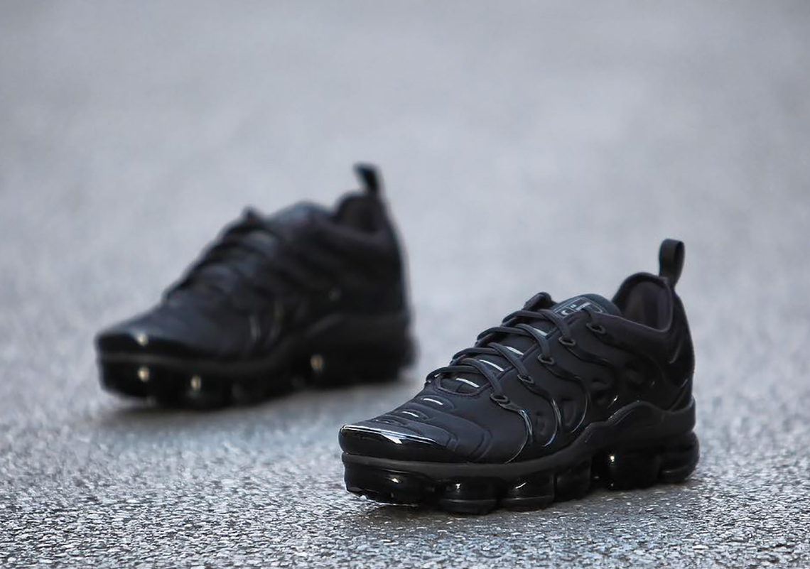 Nike Vapormax Plus Triple Black Detailed Look 5