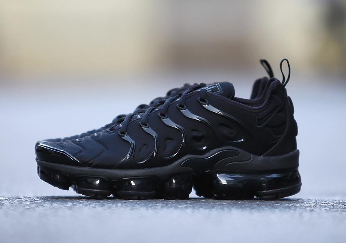 Nike Vapormax Plus Triple Black Detailed Look 7