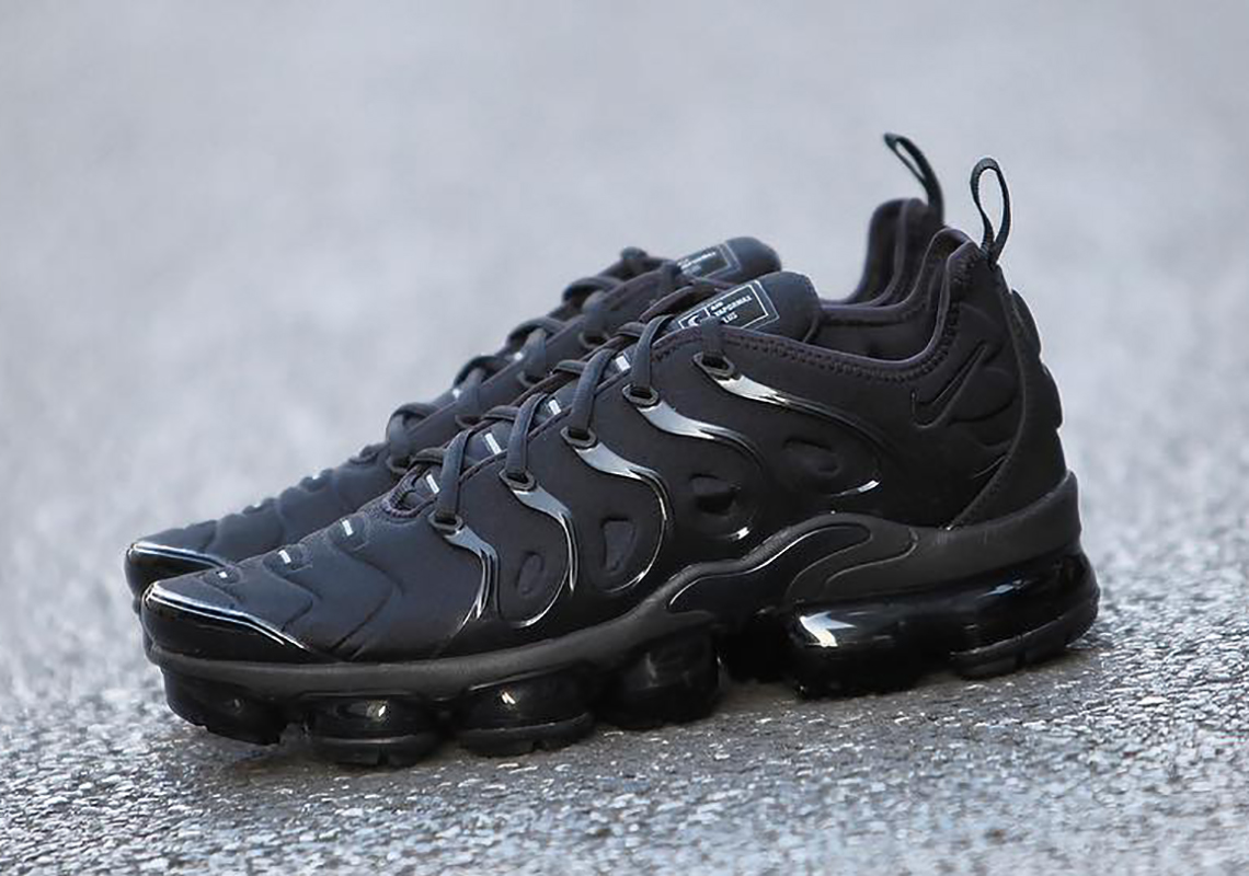 Nike Vapormax Plus Triple Black Detailed Look 9