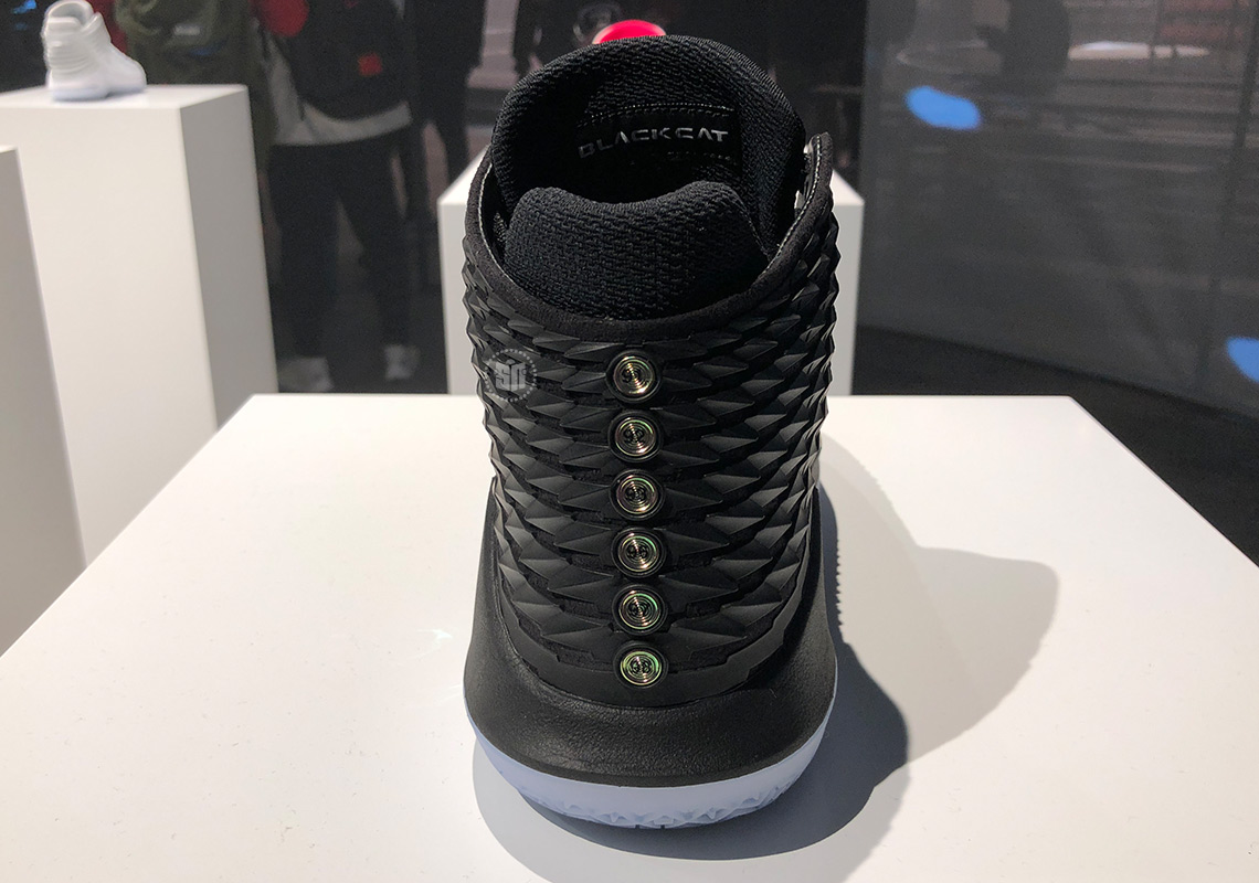 Air Jordan 32 Black Cat 2