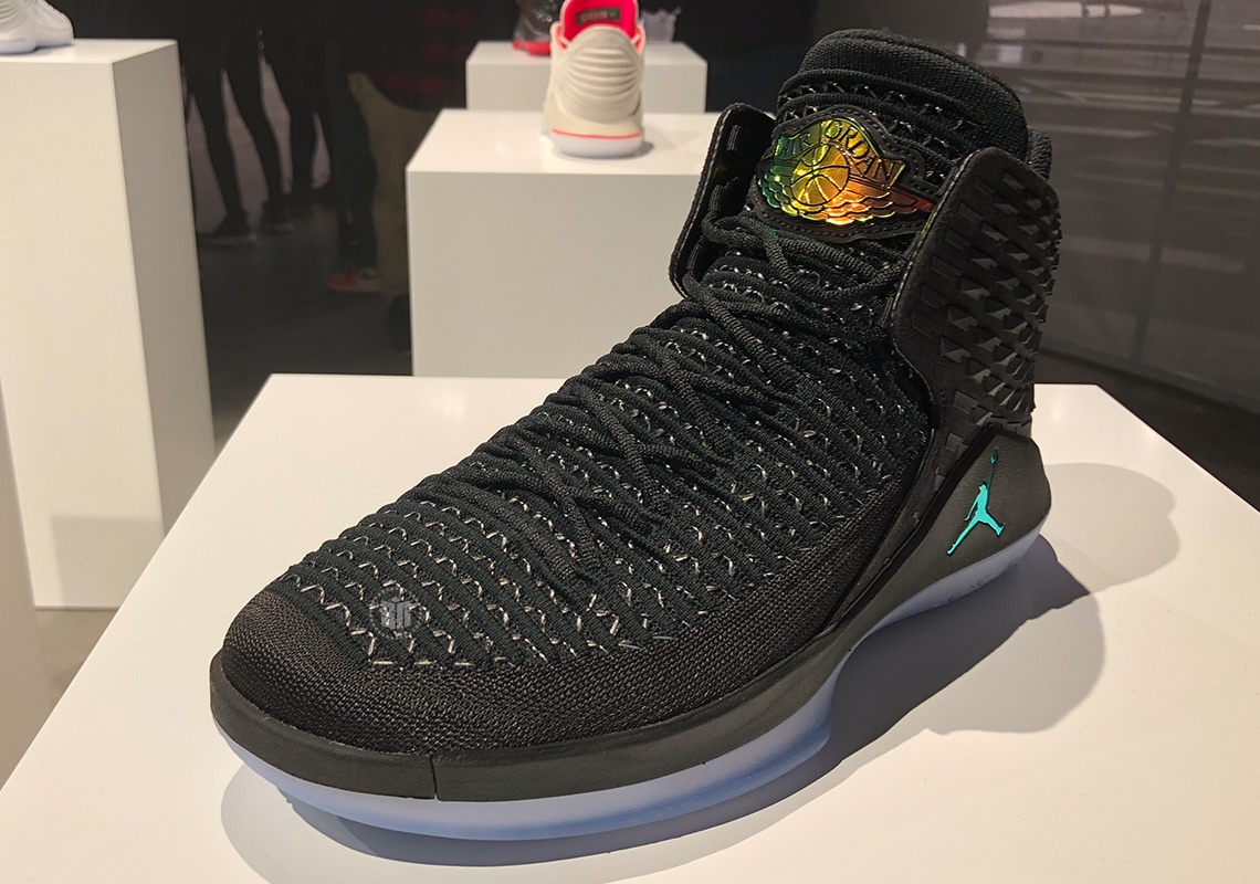 Air Jordan 32 Black Cat 4