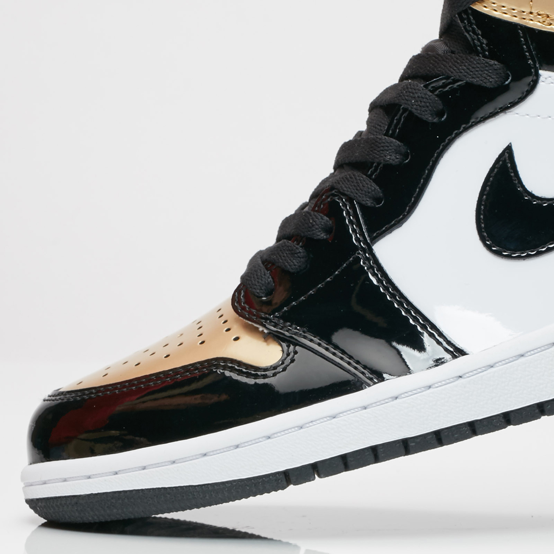 Air Jordan 1 Retro High Og Gold Toe Release Info 6