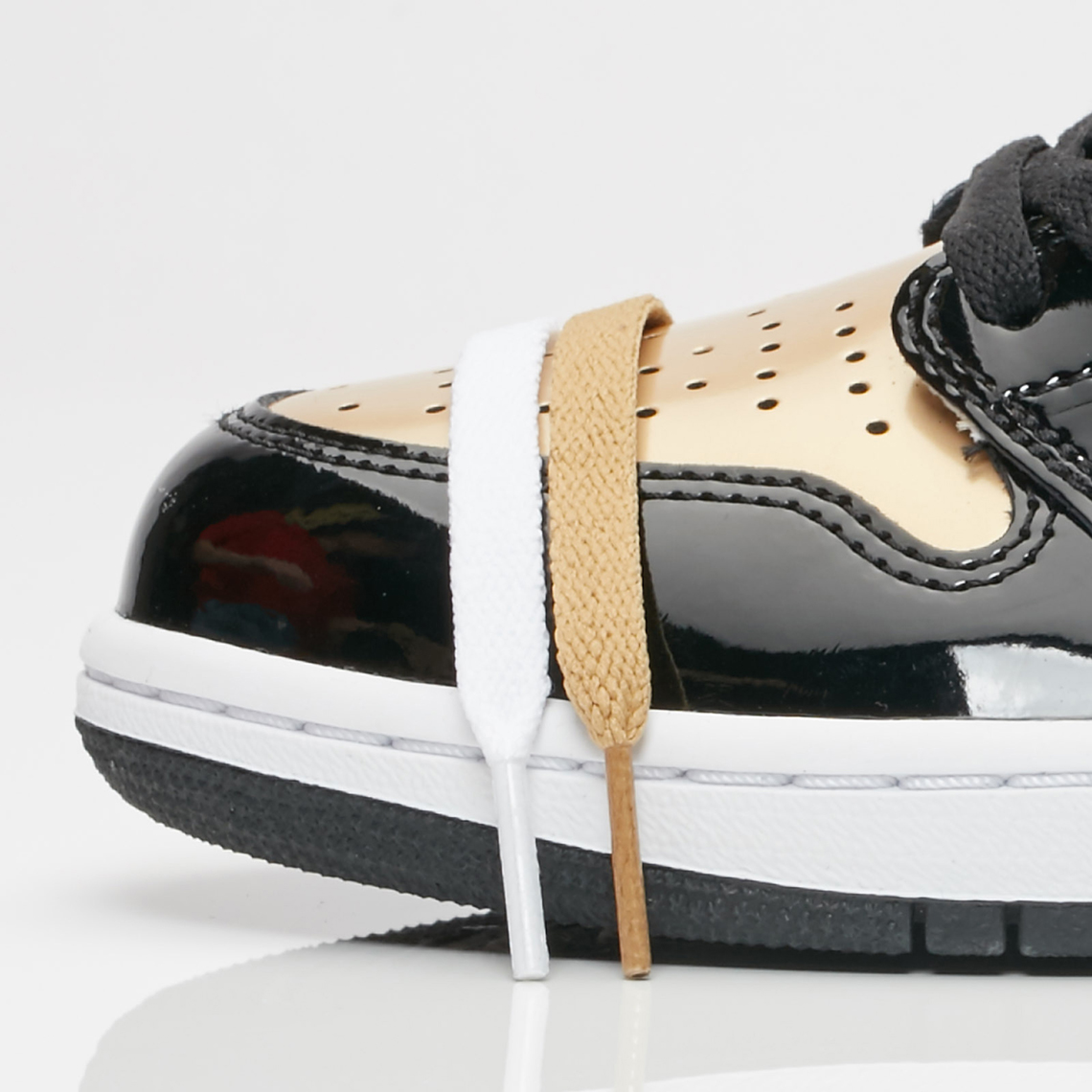 Air Jordan 1 Retro High Og Gold Toe Release Info 7