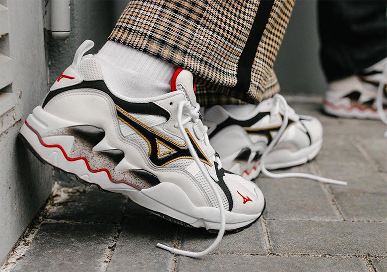 Mizuno Celebrates 20th Anniversary Of The Wave Rider 1 With OG Re-issue