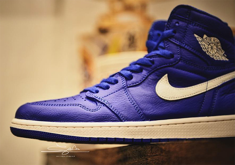 Air Jordan 1 Retrohigh Og Hyper Royal 2