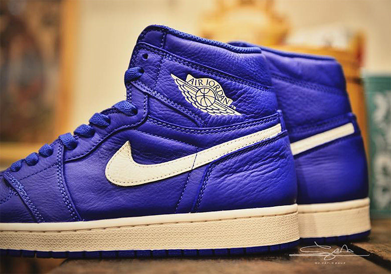 Air Jordan 1 Retrohigh Og Hyper Royal 4