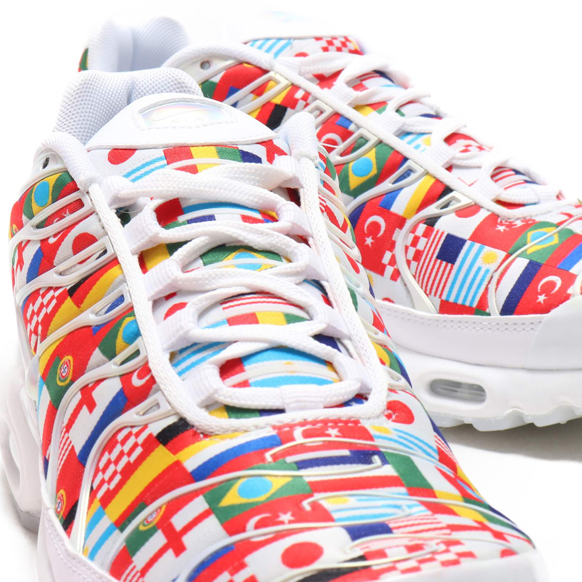 Nike Air Max Plus International Flag 2