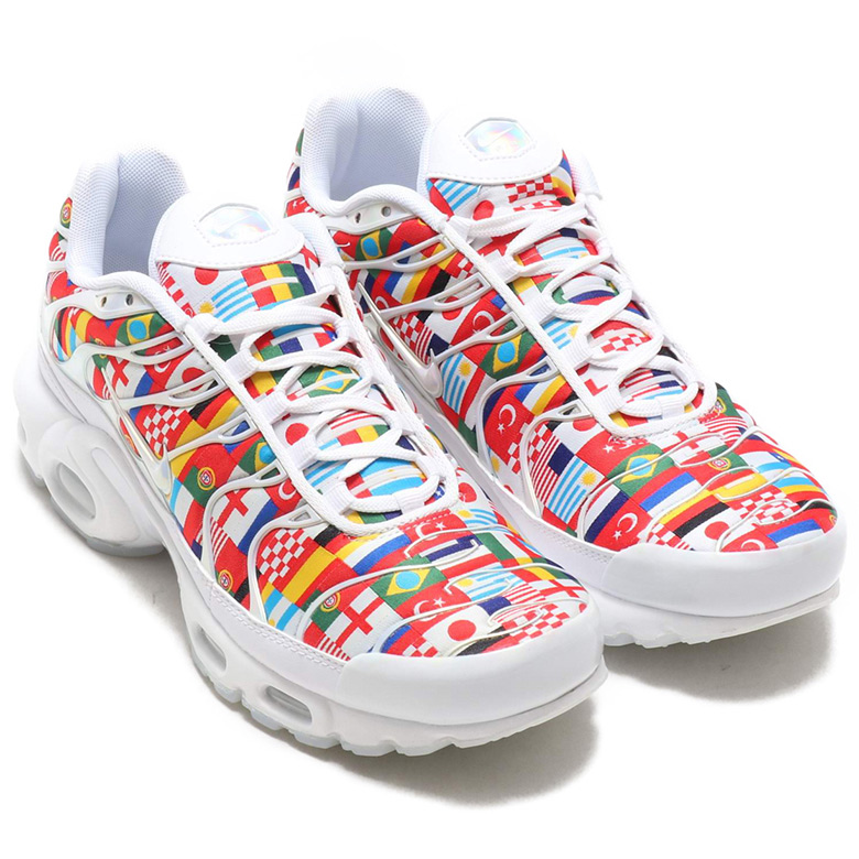 Nike Air Max Plus International Flag 3