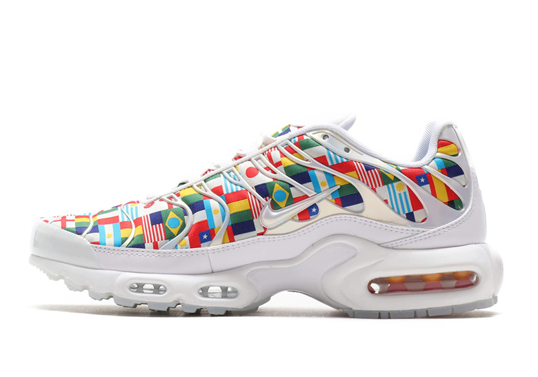 Nike Air Max Plus International Flag 5