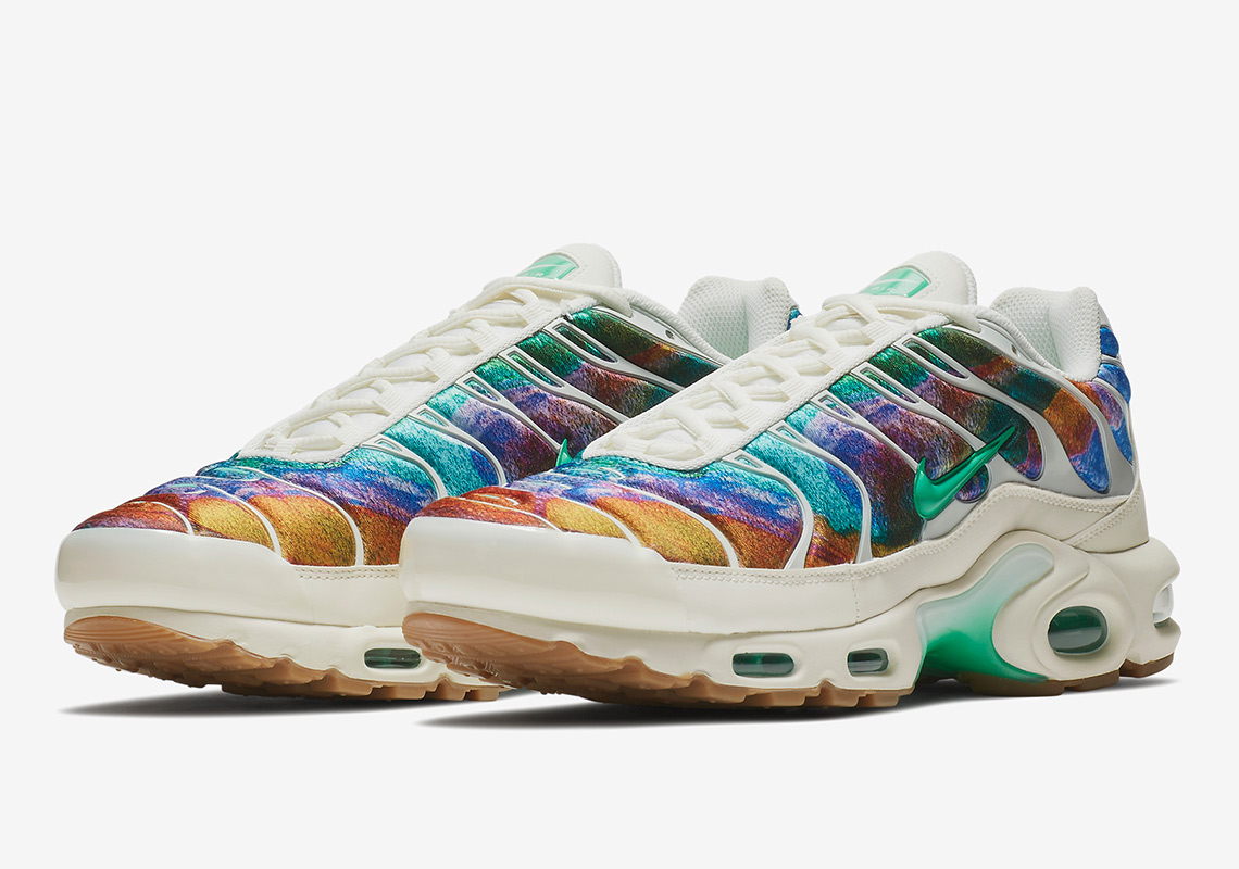 The Nike Air Max Plus Appears In "Alternate Galaxy" Colorway