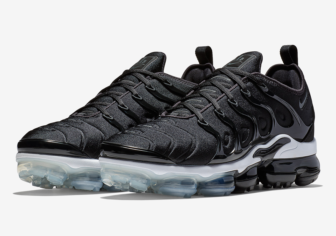 Expect The Nike Vapormax Plus In A Simple Black/White Colorway