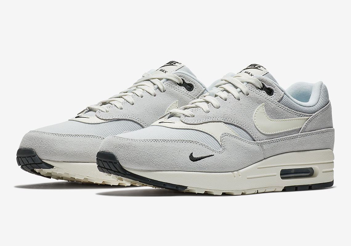 The Mini-Swoosh Returns On The Nike Air Max 1