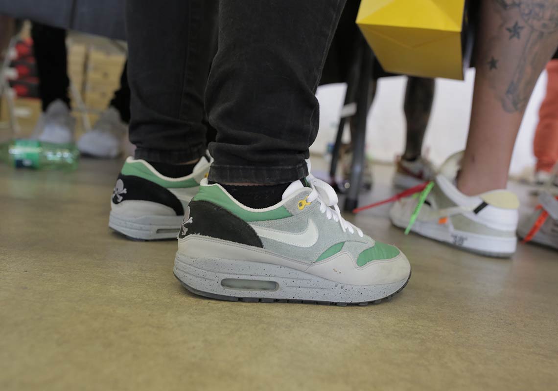 Sneaker Con Dallas On Foot 10