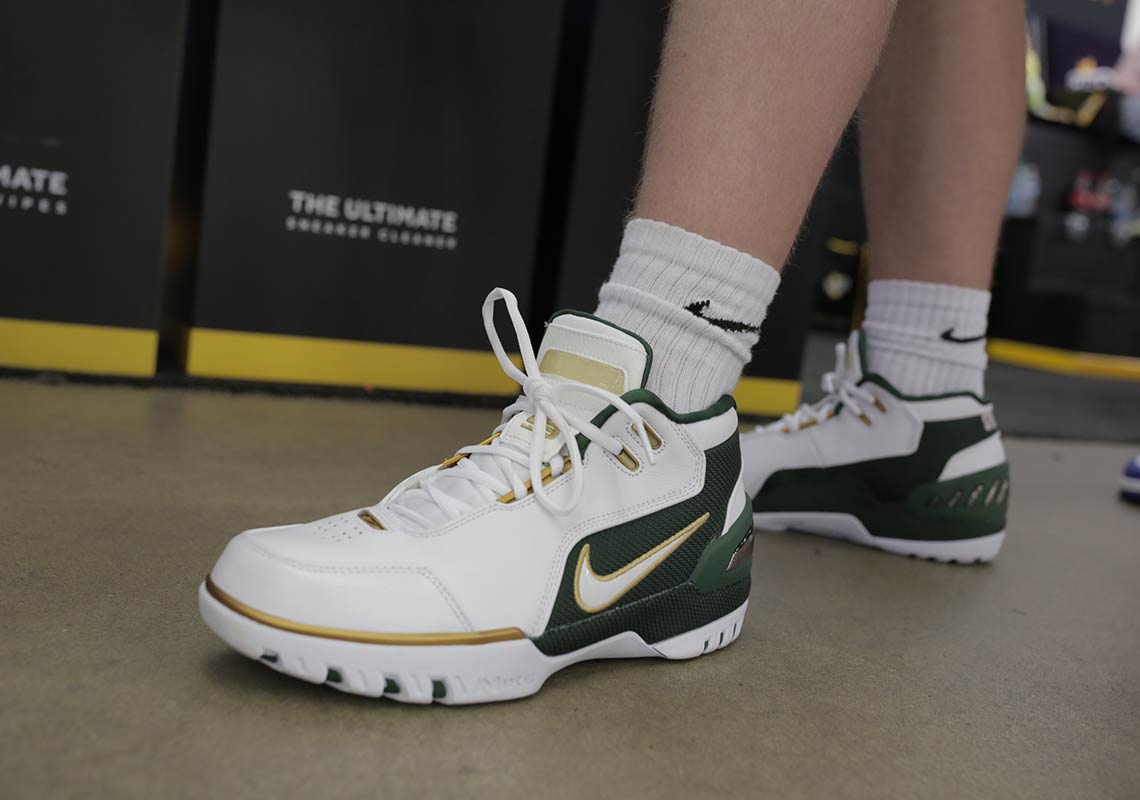 Sneaker Con Dallas On Foot 14