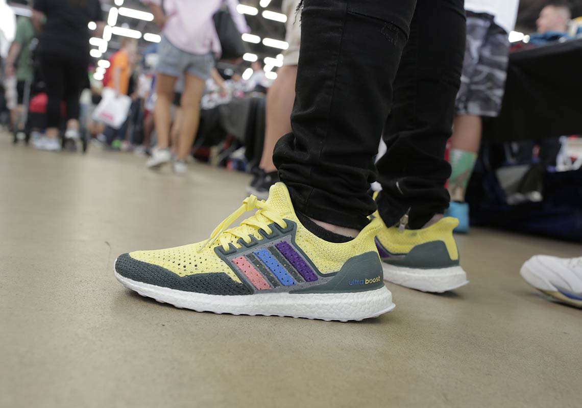 Sneaker Con Dallas On Foot 3