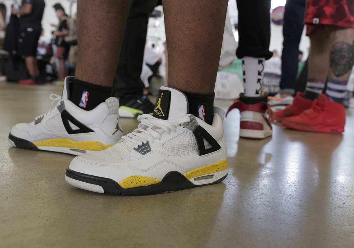 Sneaker Con Dallas On Foot 31