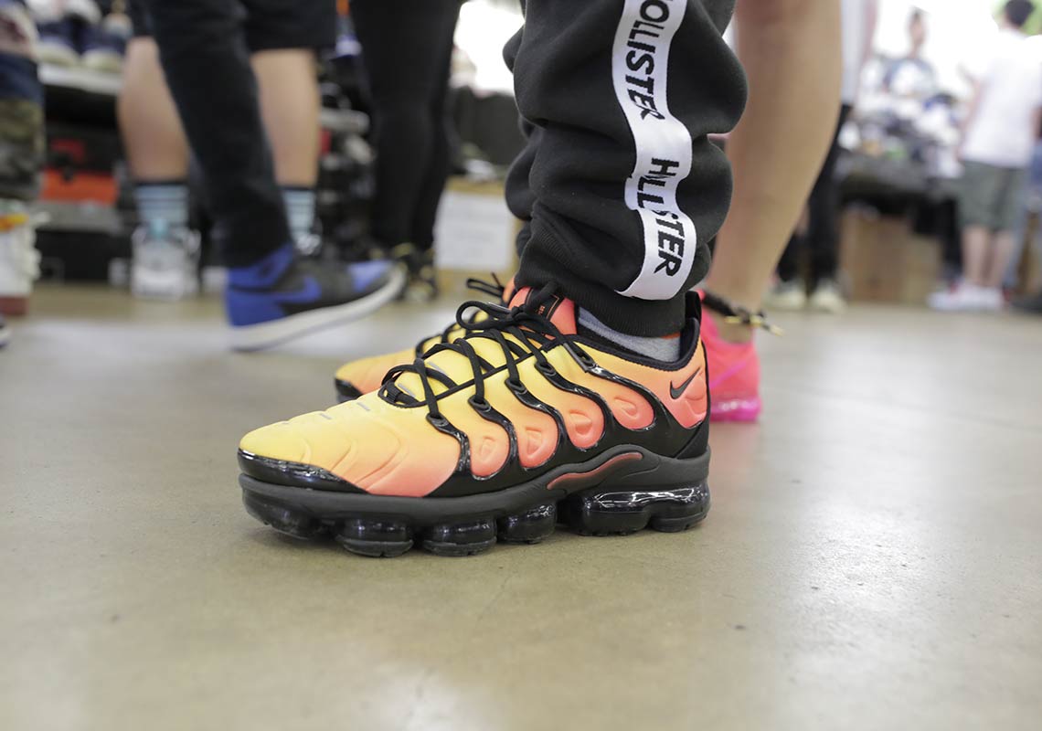 Sneaker Con Dallas On Foot 32