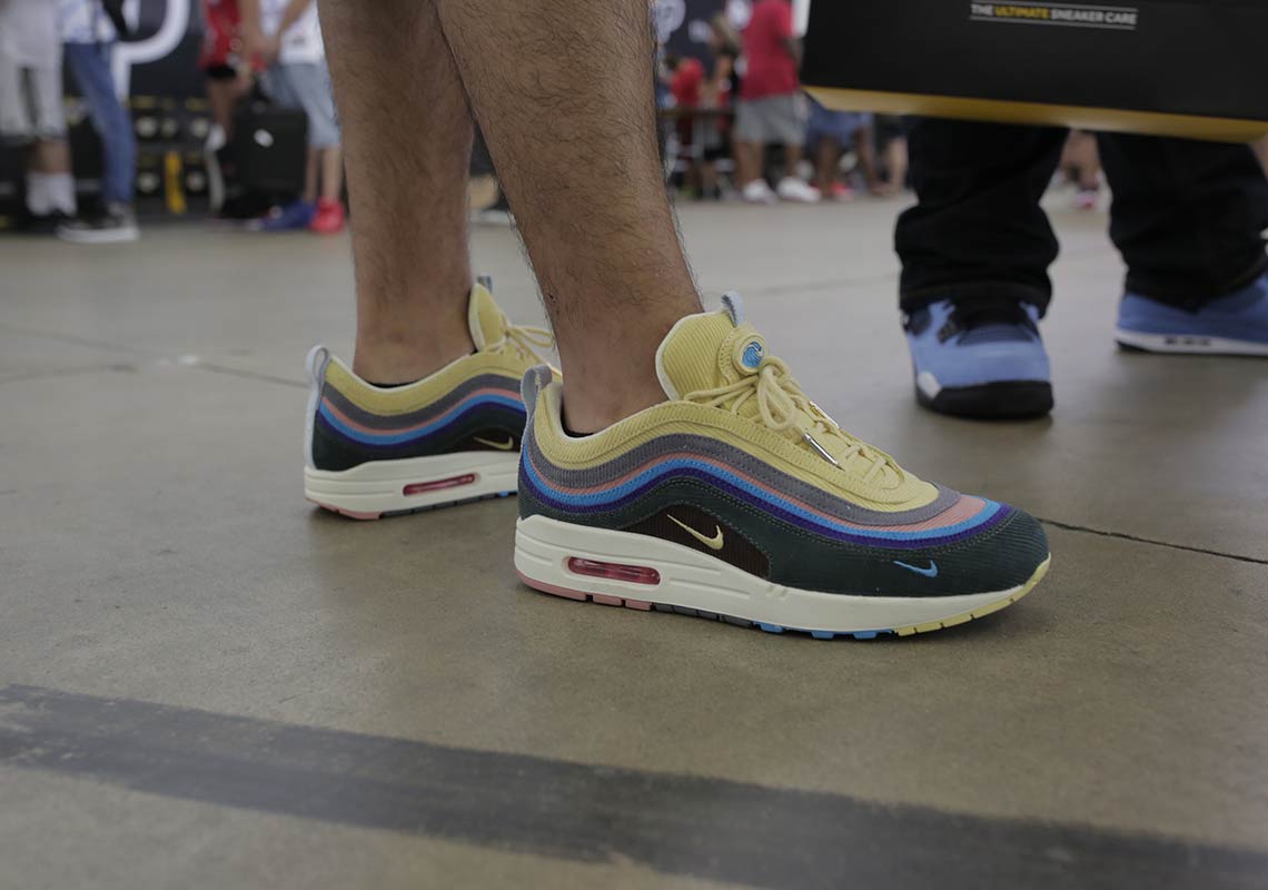 Sneaker Con Dallas On Foot 33
