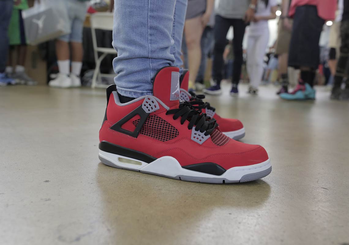 Sneaker Con Dallas On Foot 36