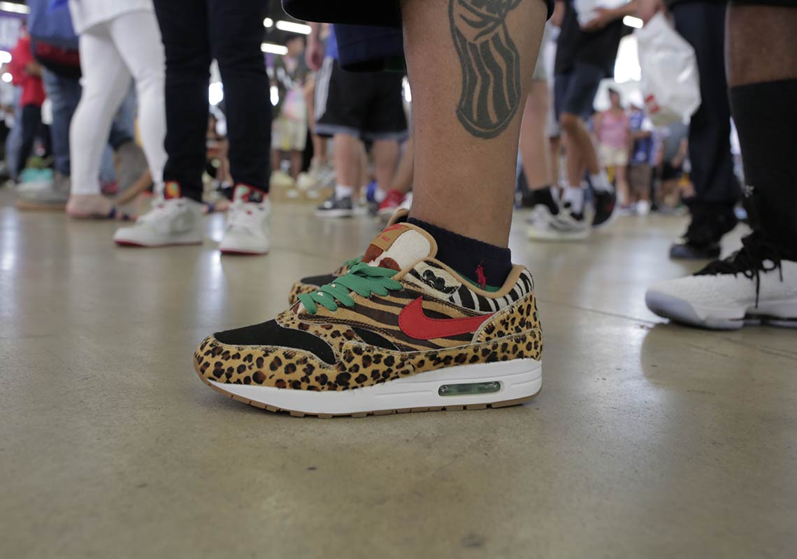 Sneaker Con Dallas On Foot 39